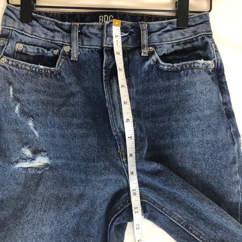Vtg inspired BDG High Waist Distressed Mom Jeans - Picture 8 of 15